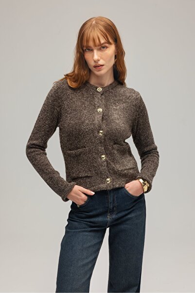 Saade كارديجان نسائي بني اللون بياقة دائرية وأزرار ذهبية - مع تفاصيل الجيب