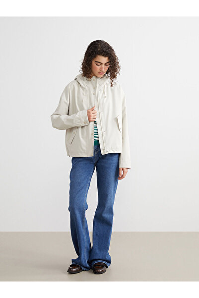 LC Waikiki Γυναικείο αδιάβροχο με κουκούλα σε μπεζ χρώμα, δερμάτινη εμφάνιση