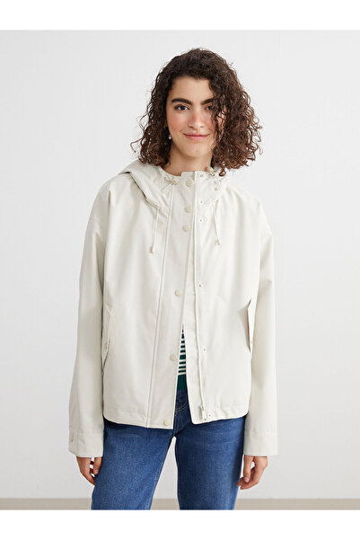 LC Waikiki Γυναικείο αδιάβροχο με κουκούλα σε μπεζ χρώμα, δερμάτινη εμφάνιση