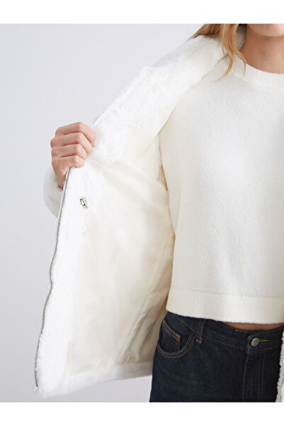 LC Waikiki Peak Yeni Sezon Dik Yaka Kadın Pelüş Mont