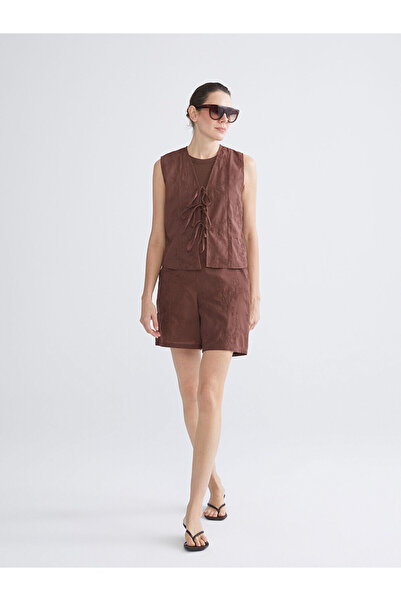 LC Waikiki شورت نسائي مطرز بخصر مطاطي من سيراي للموسم الجديد