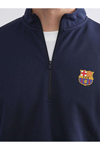 LC Waikiki Dik Yaka Barcelona Baskılı Erkek Sweatshirt