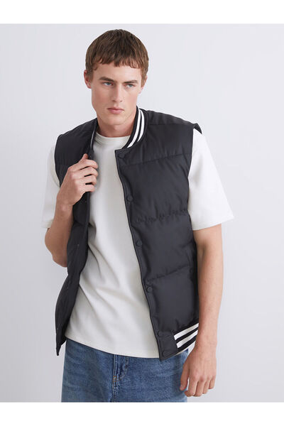 LC Waikiki Μαύρο ανδρικό φουσκωτό γιλέκο με κολάρο κολλεγίου τυπικού τύπου