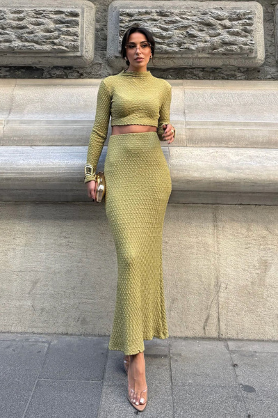 LAREON طقم نسائي من قماش البيروميك بملمس الياقوت من الليكرا يتكون من توب قصير وتنورة طويلة MDM3002