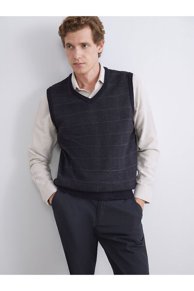 LC Waikiki Navy Blue Standard Fit V-Neck Men's Knitwear Sweater