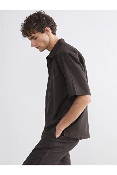 LC Waikiki Ανδρικό πουκάμισο με κοντό μανίκι LCW Vision Brown Comfortable Fit