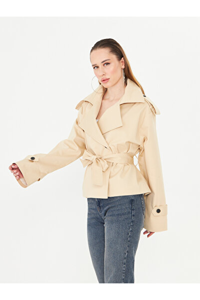 LA PANTE Short Front Tie-Up Trench Coat