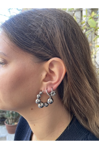 TUĞÇE TURAP 3’lü Gümüş Renk Kararmaz Çelik Küpe Seti – Halka ve Top Detaylı Model