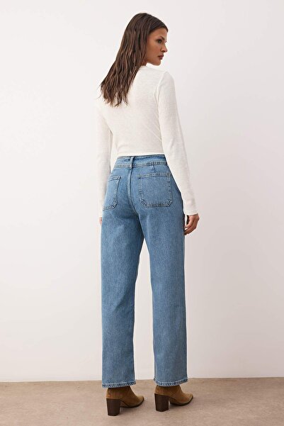 Trendyol Collection Blugi drepti confortabili cu talie înaltă cu detaliu albastru în talie TWOAW26JE00149