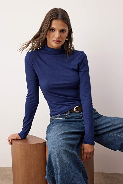 Trendyol Collection Marineblaue, nachhaltigere, taillierte, figurbetonte, elastische Strickbluse TWOAW26BZ00227