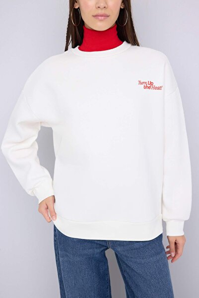 Trendyol Collection Teen Ecru Back Tomato Printed Oversize/Wide Fit Knitted Sweatshirt Twoaw26Sw00188