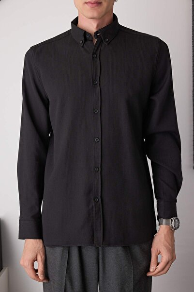 Trendyol Collection Μαύρο ανδρικό πουκάμισο με υφή εφαρμοστό TMNAW26GO00002