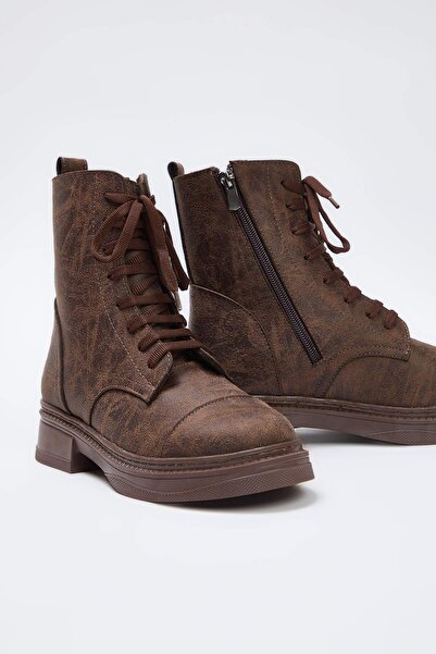 TRENDYOL SHOES Γυναικείες μπότες με αντίκες εφέ καφέ χρώματος Μπότες με χοντρή σόλα TAKAW26BO00083