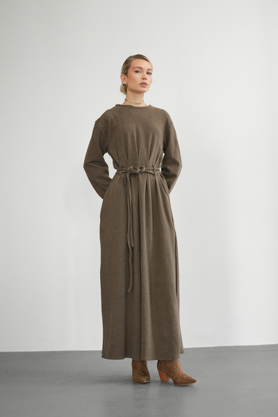 Molly Nelly Γυναικείο μακρύ φόρεμα με πλισέ μπροστά και λεπτομέρεια με κορδόνια