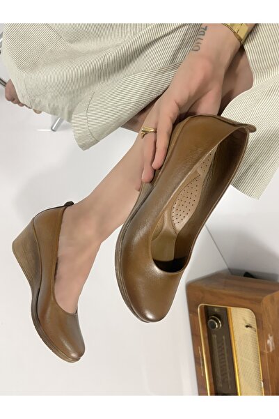 Diego Carlotti حذاء نسائي بكعب عريض من الجلد الطبيعي - DD3910