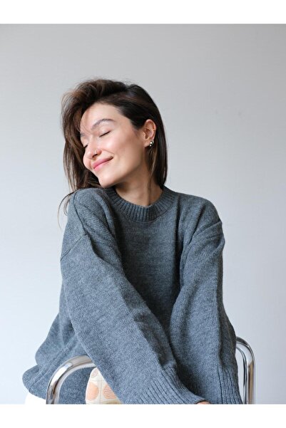 Butik سترة تريكو نسائية من Una Fiaba-Antrasit ذات ياقة دائرية وحجم كبير وملمس...