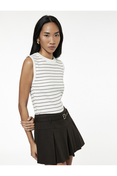 Koton Μπλούζα πλεκτό αμάνικο με λαιμόκοψη