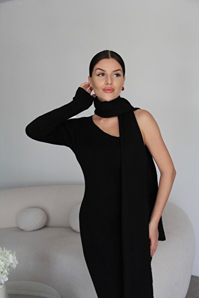 Julidress Μαύρο Πλεκτό Φόρεμα Μάλλινο ΜΑΞΙ ΜΑΚΡΥ με Λεπτομέρεια Σάλι και Μονό Ώμο