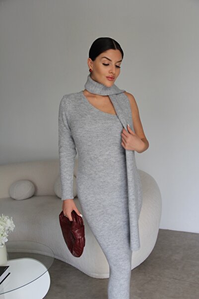 Julidress Rochie de lână tricotată, lungă, cu un singur umăr, cu detaliu de șal gri