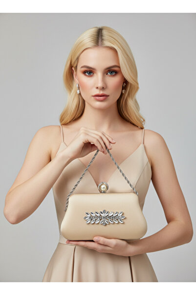 Wedding Fashion حقيبة سهرة نسائية بلون البشرة مع تفاصيل من الساتان الفضي اللا...