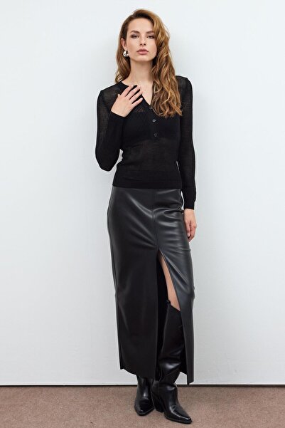 SHERIN Πλεκτό πουλόβερ με μαύρο κουμπί με λεπτομέρεια από διχτυωτό πλεκτό