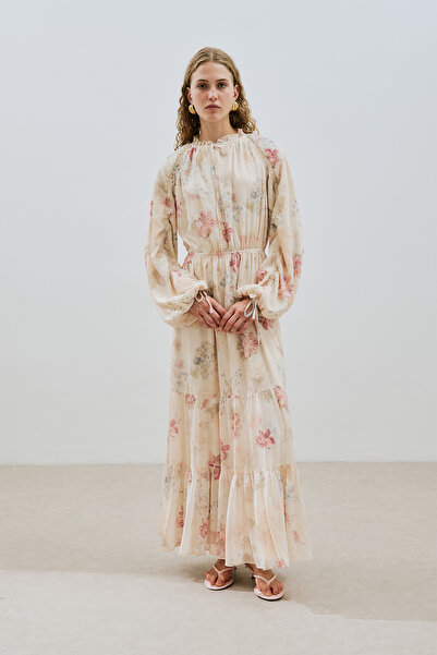 Manuka ΜΑΚΡΥ ΦΟΡΕΜΑ ΣΤΡΑΠΕΡΟΥ ΣΤΥΛ ΡΟΖΕΣ ΜΕ ΠΕΤΑΛΟΥΣ ΠΕΤΑΛΟΥΣ