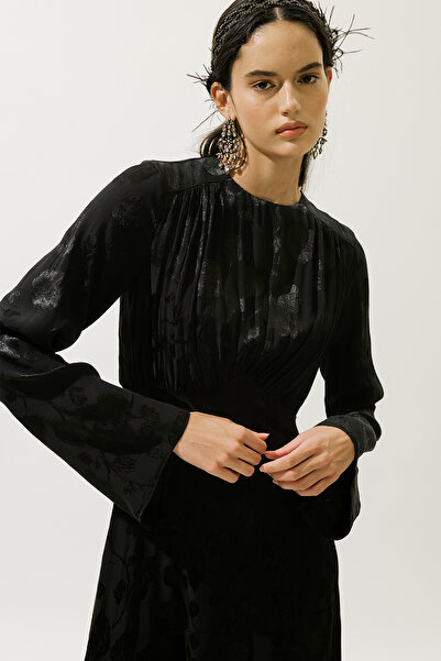 Manuka JACQUARD ΣΑΤΕΝ ΒΡΑΔΙΝΟ ΦΟΡΕΜΑ ΜΑΥΡΟ