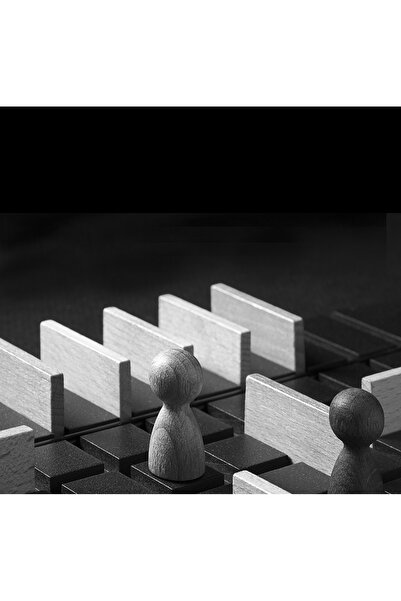 Gigamic Quoridor Classic - Corridor Game