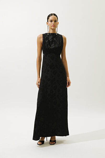 Manuka ВЕЧЕРНА РОКЛЯ ОТ САТЕН С ПРЕЗЕРВА, ЧЕРНА