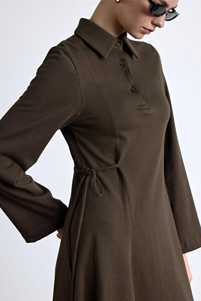 Manuka Φόρεμα με πλεκτό γιακά χακί χρώματος Premium