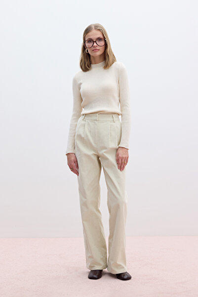 Manuka Cornered Velvet Stright Fit Pants Vanilla