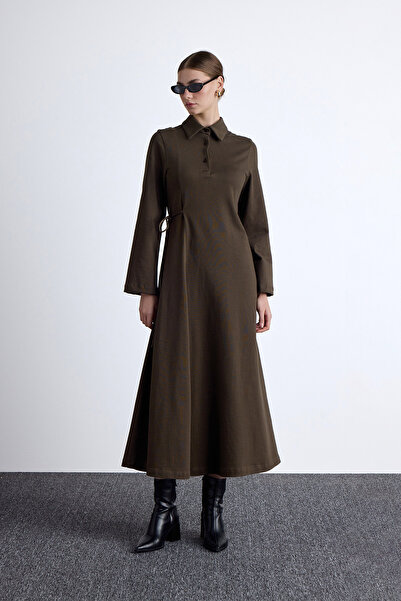 Manuka Φόρεμα με πλεκτό γιακά χακί χρώματος Premium