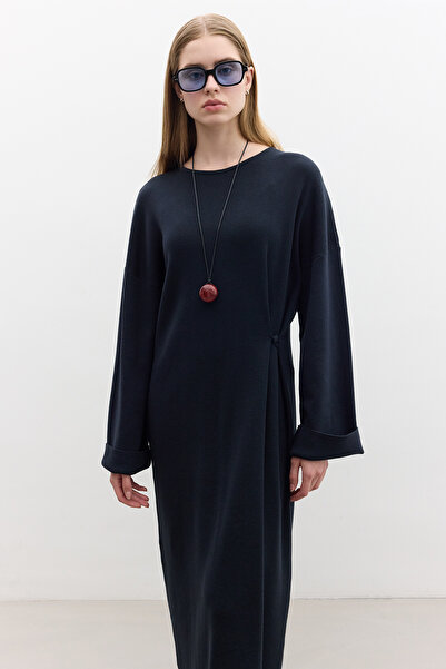 Manuka Sötétkék kötöttáru nyakkendős ruha