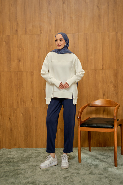 LOCCO Λευκό Φούτερ - Μπροστινό σχιστό και λεπτομέρεια δακτύλων