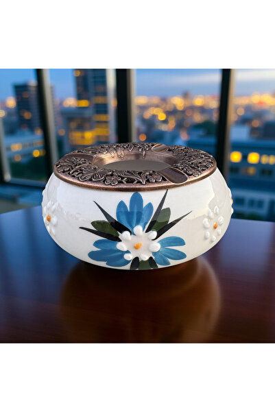 İlbay Çini Takı Mavi Çiğdem Çiçeği Desenli Metal Kapaklı El İşi Seramik Küllük | Rüzgar Küllüğü | Dış Mekan Küllüğü