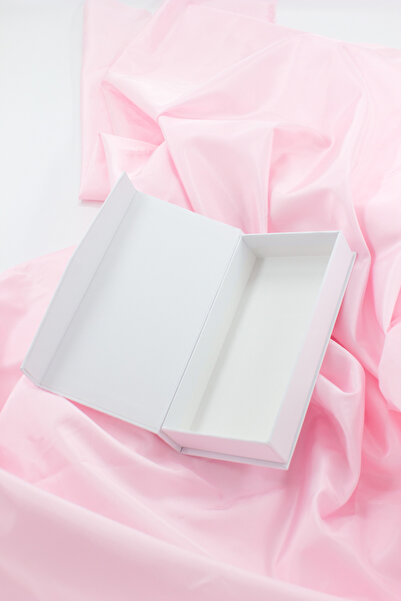 carton box Desenli Mıknatıslı Karton Hediye Kutusu – Küçük Boy, 18,5 X 9,2 X 3 Cm | Şık Ve Boş Gönderim