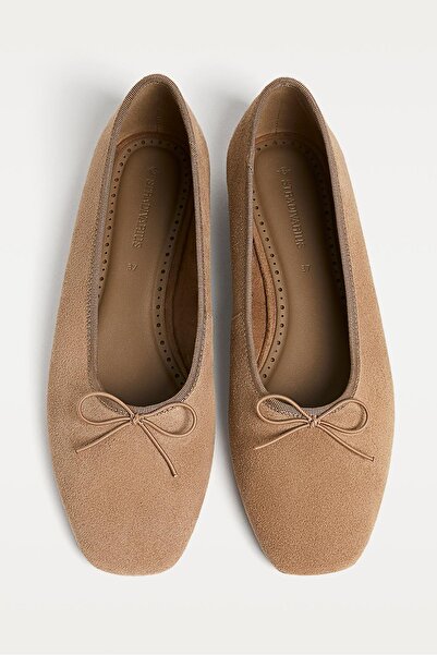 Stradivarius Split suede ballet flats with bow