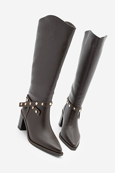 Marjin Γυναικείες μπότες με μυτερή μύτη χωρίς φερμουάρ, αποσπώμενη πόρπη, με καρφώματα, με τακούνι, Fuslep καφέ