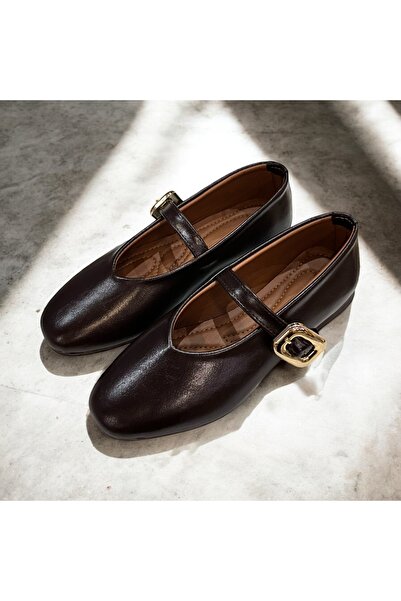 runa shoes χρυσή πόρπη λεπτομέρεια μπαλαρίνες