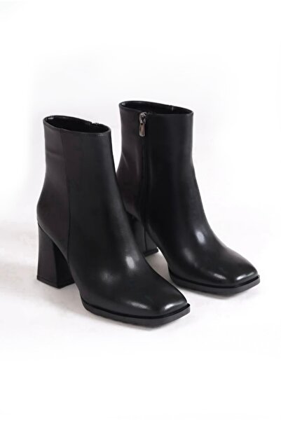 By Ramon Caliente Dámské elitní kozačky na podpatku s tupou špičkou rozžhývají svůj lesk v listopadu 2025