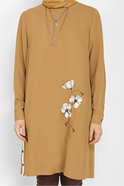 Alvina ΤΟΥΝΙΚΑ ΜΕ ΛΕΠΤΟΜΕΡΗ ΣΧΕΔΙΑΣΜΟ ΜΕ ΛΟΥΛΟΥΔΙΑ ΚΑΙ ΚΟΥΜΠΙΑ ΣΤΟ ΠΛΑΙ 42172