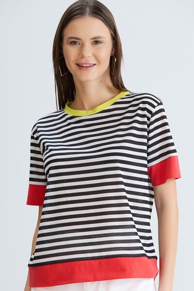 Sortie تيشيرت نسائي مخطط بقصة عادية وياقة دائرية وطول متوسط مع أكمام وحزام عل...