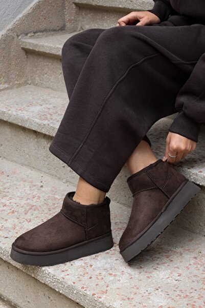 Shoeberry Γυναικείες κοντές σουέτ μπότες Bitter Brown με πούπουλα