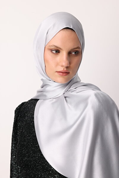 Mooncorn Light Gray Diamond Aura Shawl