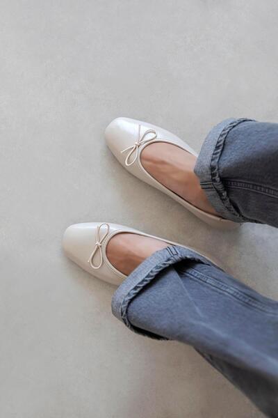 STRASWANS Galo Women's Bow Detail Wrinkled Leather Ballerinas Beige