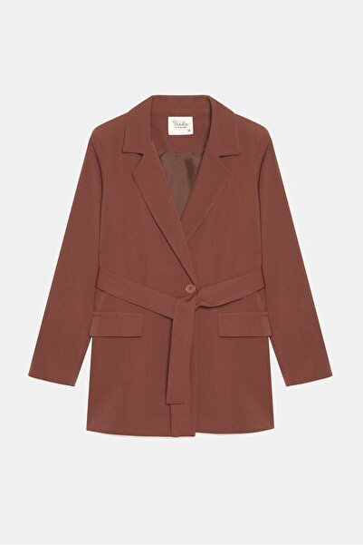 Saade Кафяво дамско сако с един копче, с пресечена предна част и колан