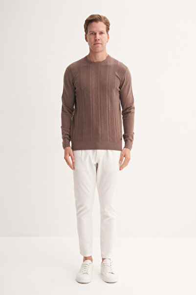 Cazador Основен пуловер с облегаща кройка, мека материя и обло деколте