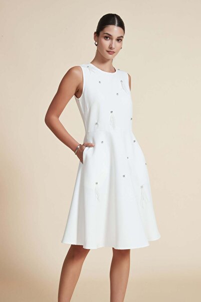 Yola Knee-Length Sleeveless Solid Dress with Round Neckline