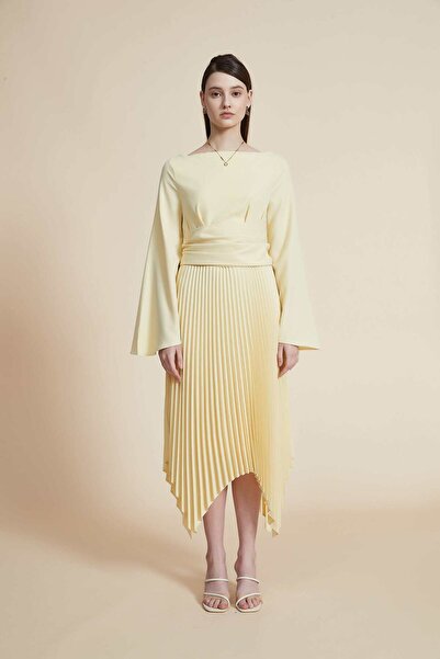 Yola فستان ميدي سادة بأكمام طويلة ومطوي