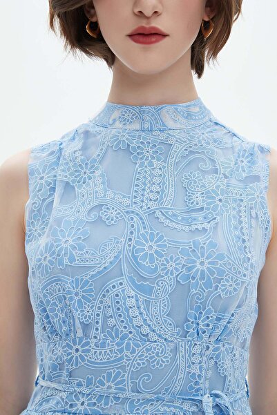 Nichii فستان طويل مزهر بأكمام طويلة ورقبة على شكل حرف V